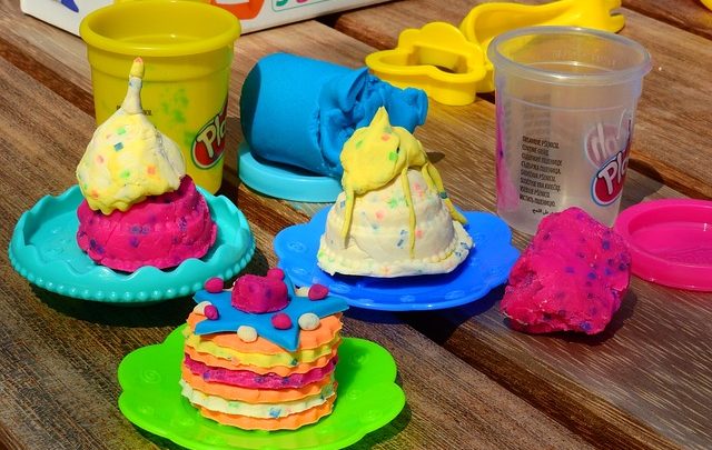 Play Doh: ecco come usare questa pasta modellabile e quanto costa.