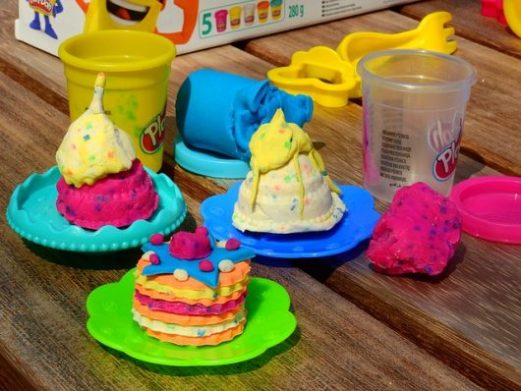 Play Doh: ecco come usare questa pasta modellabile e quanto costa.