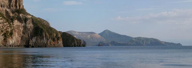 Salina Eolie: come si raggiunge quest’isola? Quando andarci? Dove alloggiare?