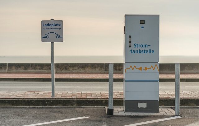 Auto elettriche: come scegliere le colonnine di ricarica