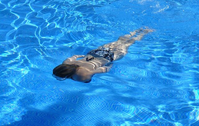 Stretching nuoto: quali esercizi di riscaldamento fare