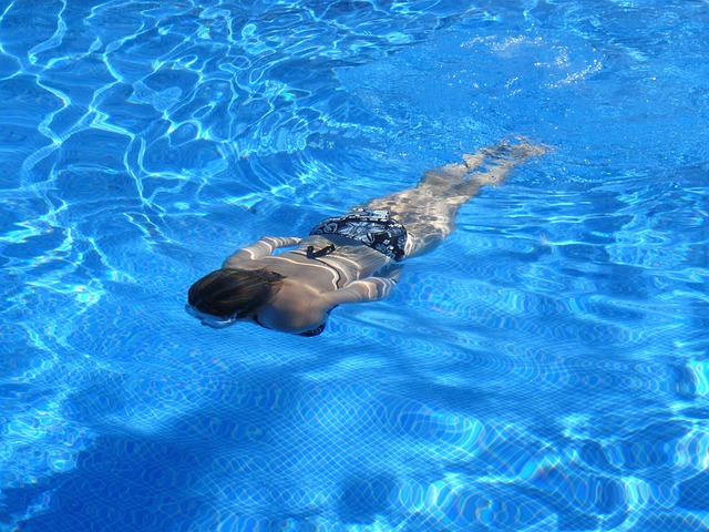 Stretching nuoto: quali esercizi di riscaldamento fare