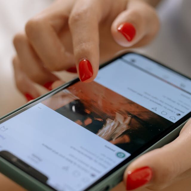 Tecnica di marketing per attrarre utenti del web: pro e contro del clickbaiting nei contenuti digitali