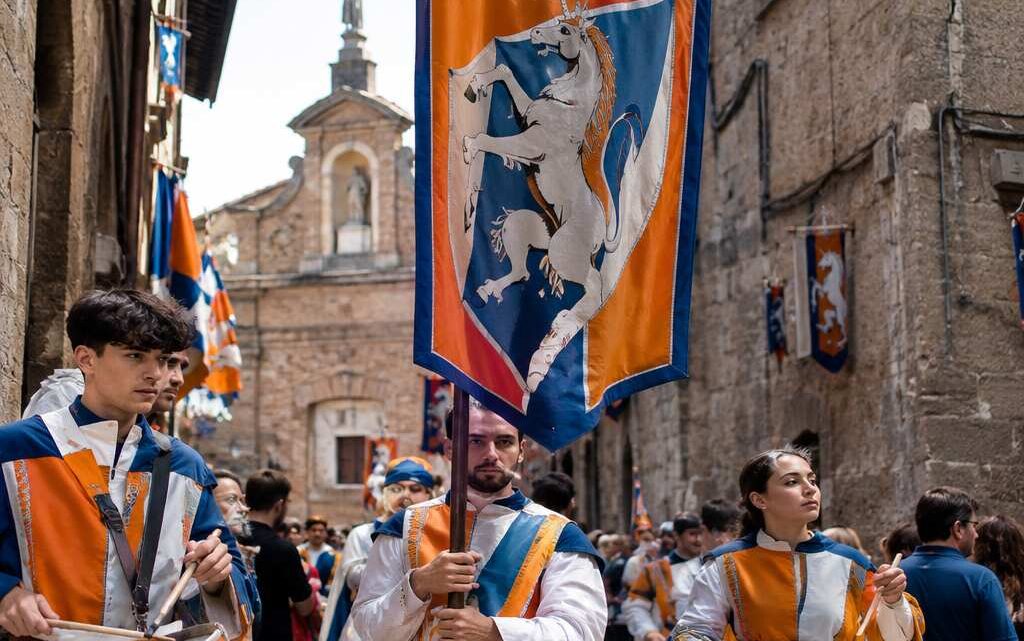 Una contrada di Siena: il Leocorno tra Palio, simboli e secoli di tradizione cittadina